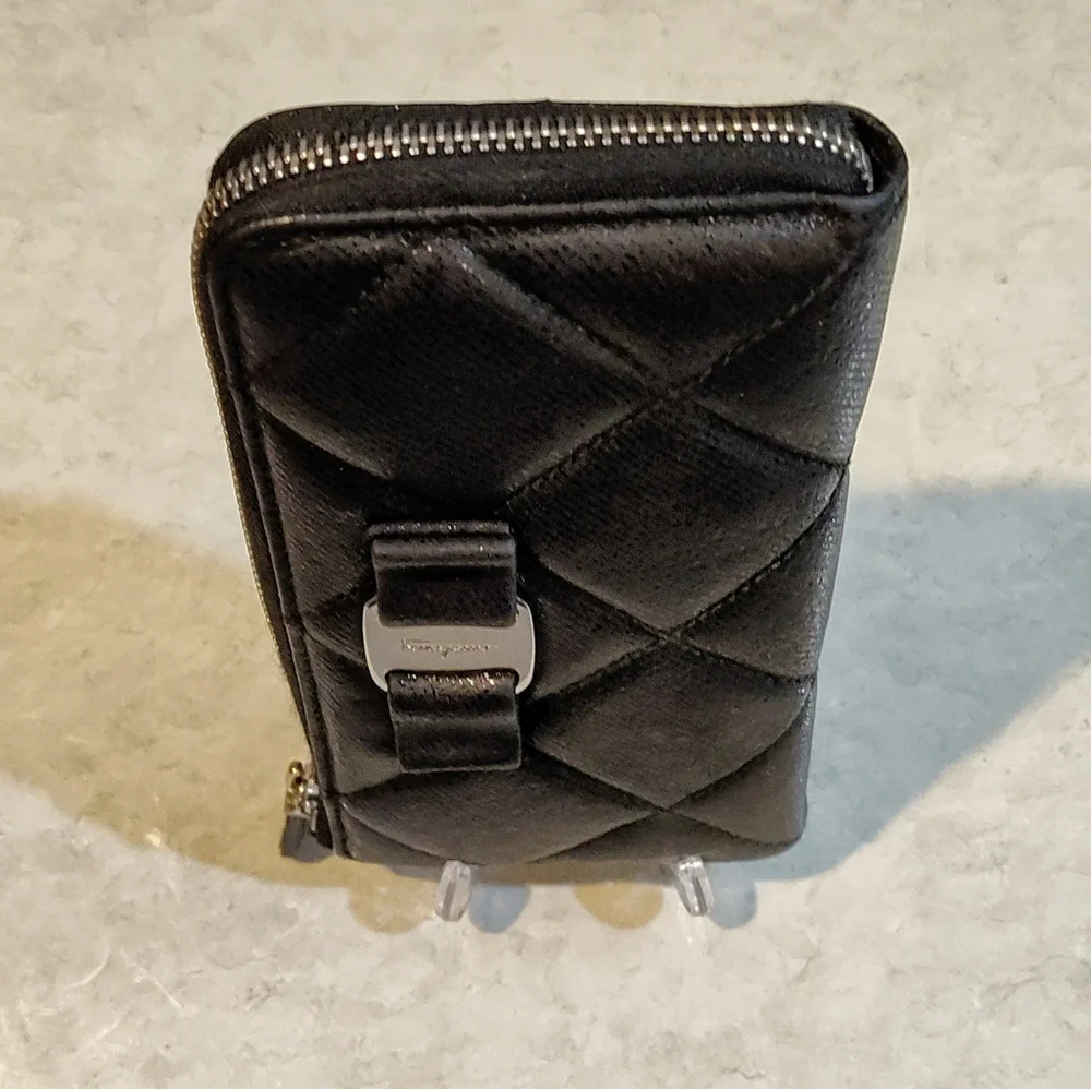 SALVATORE FERRAGAMO VARA RIBBON QUILTED SHIMMERY LEATHER CONTINENTAL LONG WALLET